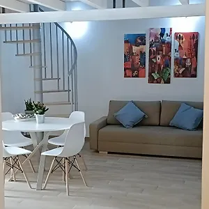 Agata Blu , Aeroporto di Catania Fontana Rossa Italia
